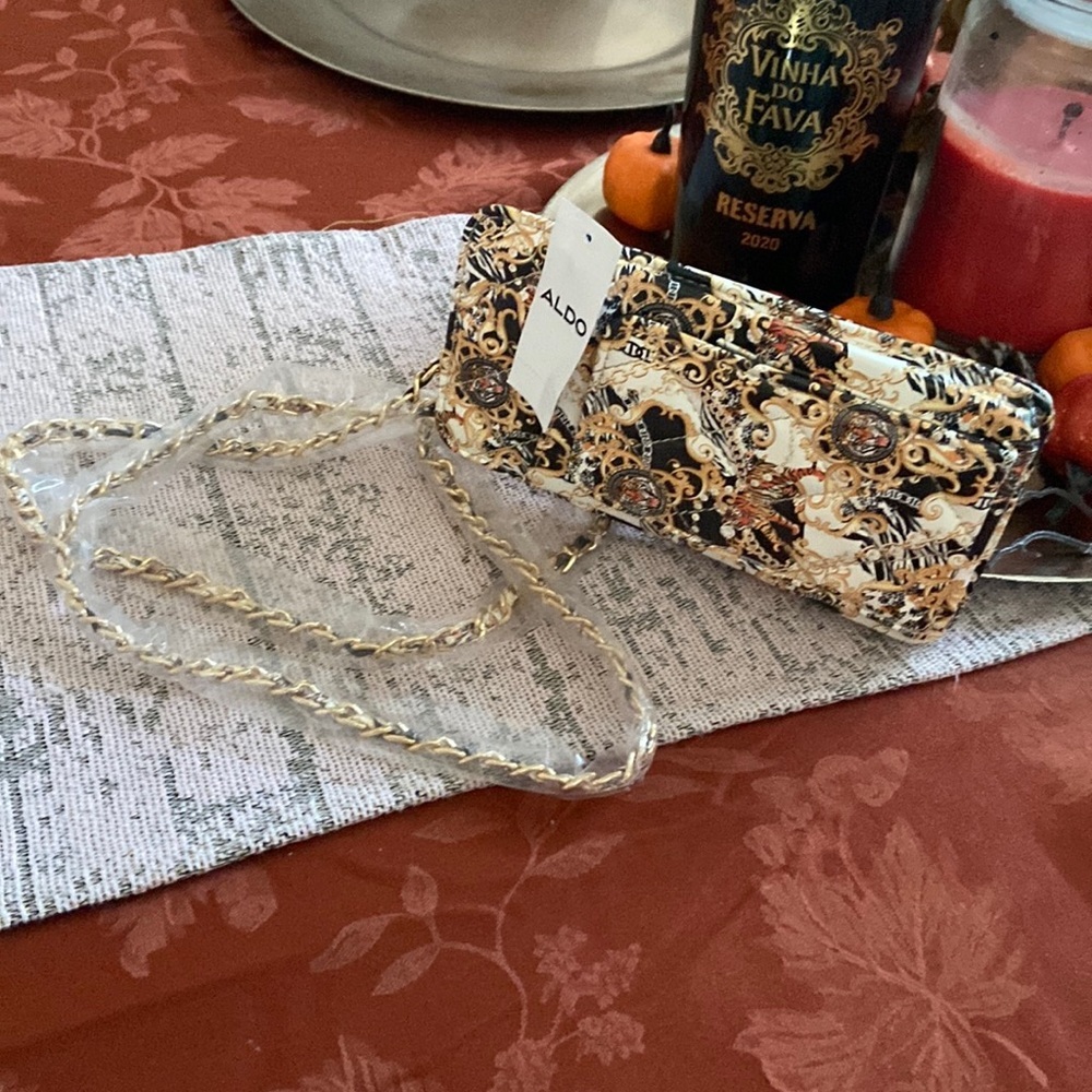 ID tag holder with chain
